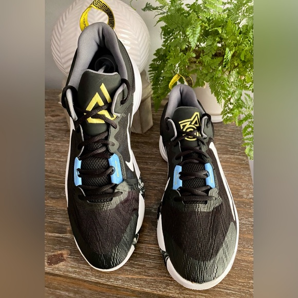 Men’s 12 Nike Giannis Immortality Basketball Shoes Black White Blue Yellow - Picture 4 of 8